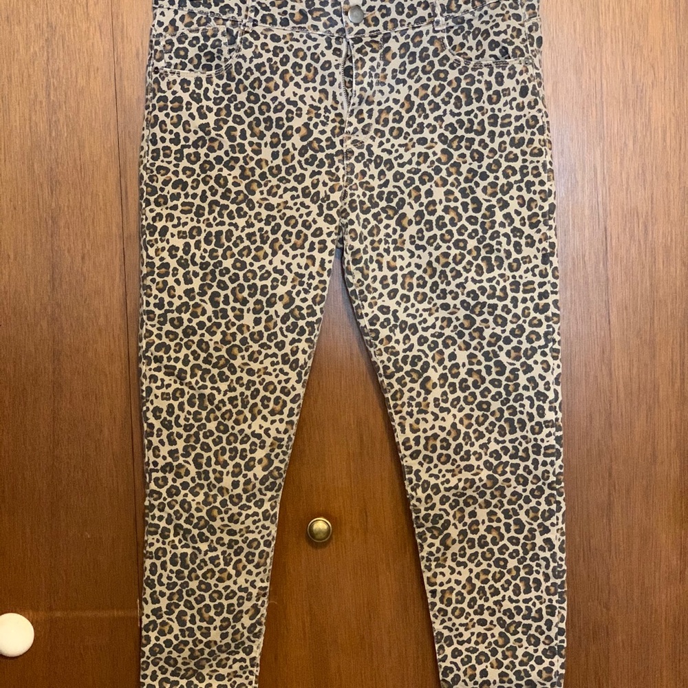 Leopard print ankle pant